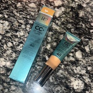 IT Cosmetics CC+ Oil-Free Matte Foundation-tan